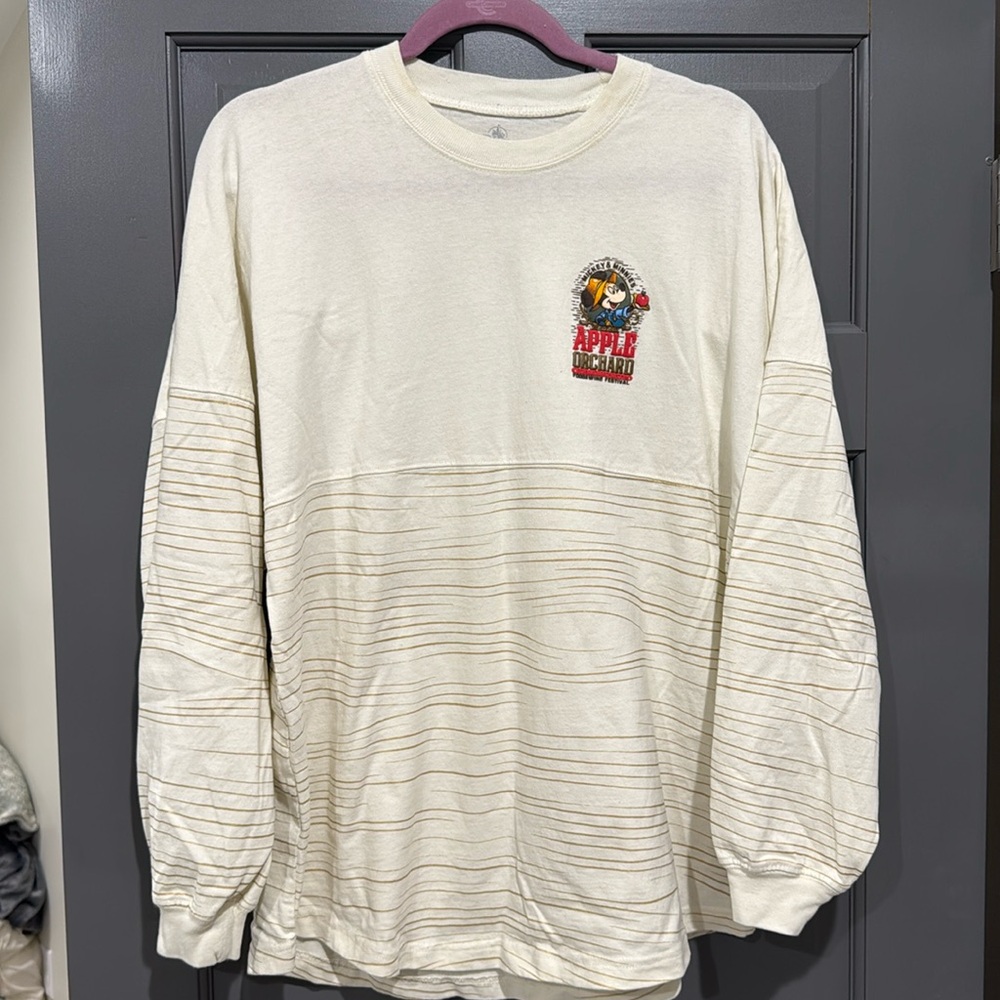 Disney apple orchard (2021) spirt jersey size medium worn but good condition